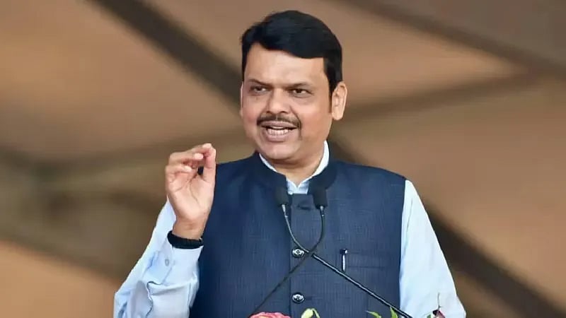 மகாராஷ்டிரா தேர்தல்: ``போலீஸ் வாகனத்தில் பண பட்டுவாடா - சரத்பவார் குற்றச்சாட்டுக்கு பட்னாவிஸ் பதில்