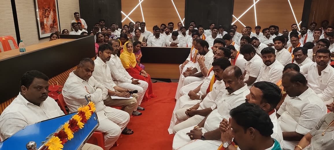 TVK Vijay: மின்கட்டண உயர்வு; மதுக்கடைகளை மூடல் - கூட்டத்தில் நிறைவேற்றப்பட்ட 26 தீர்மானங்கள்