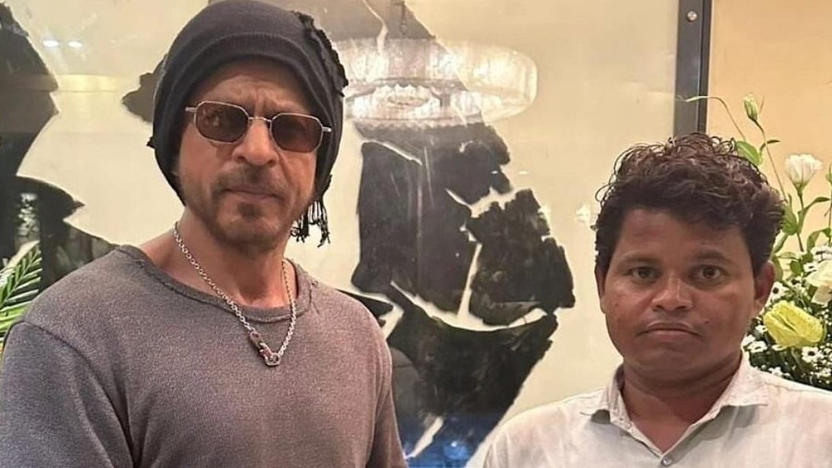 SRK: 3 மாதமாக ஷாருக்கான் வீட்டு வாசலில் காத்திருந்த ரசிகர்; செல்பி எடுத்த ஷாருக்; நெகிழ்ந்த ரசிகர்!