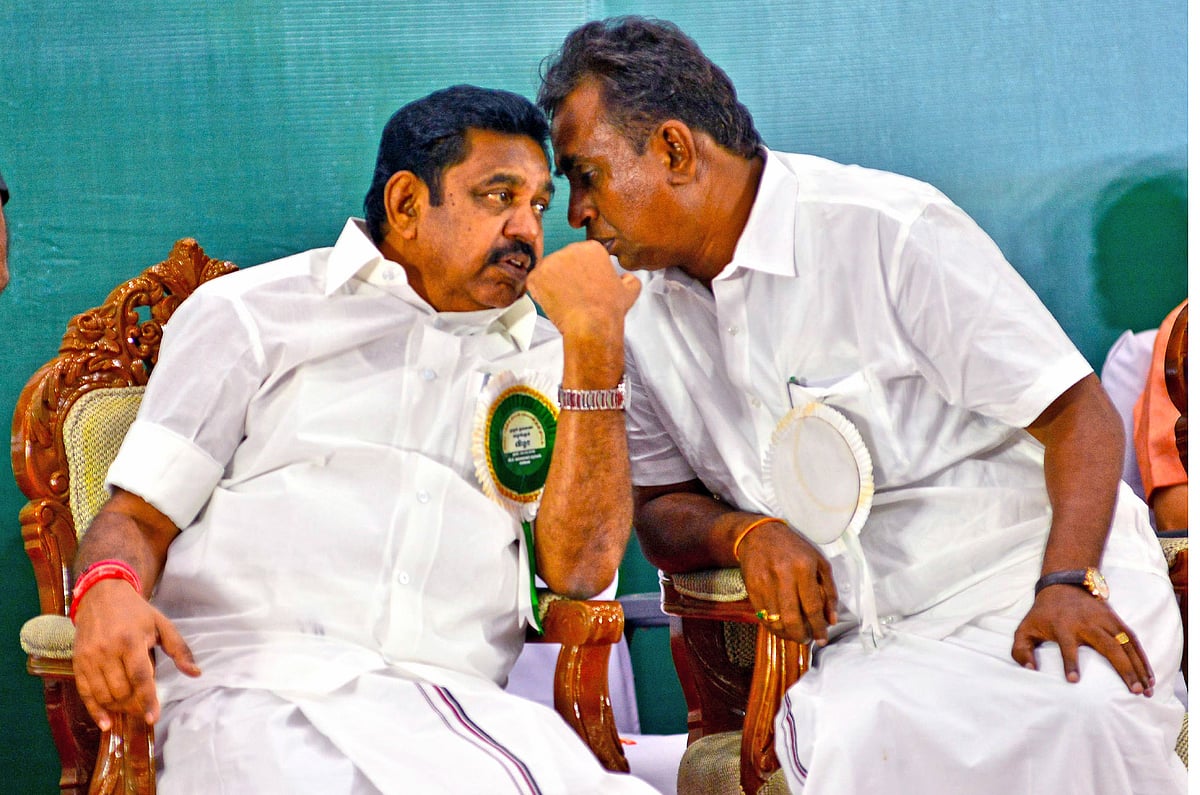 எடப்பாடி பழனிசாமி, வேலுமணி