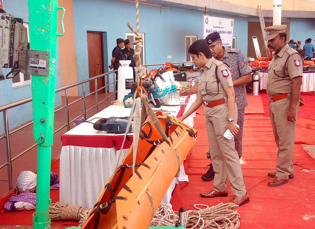 நெல்லையில் தேசிய பேரிடர் மீட்பு படை மற்றும் தீயணைப்பு துறை நடத்திய பேரிடர் தடுப்பு ஒத்திகை பயிற்சி.!