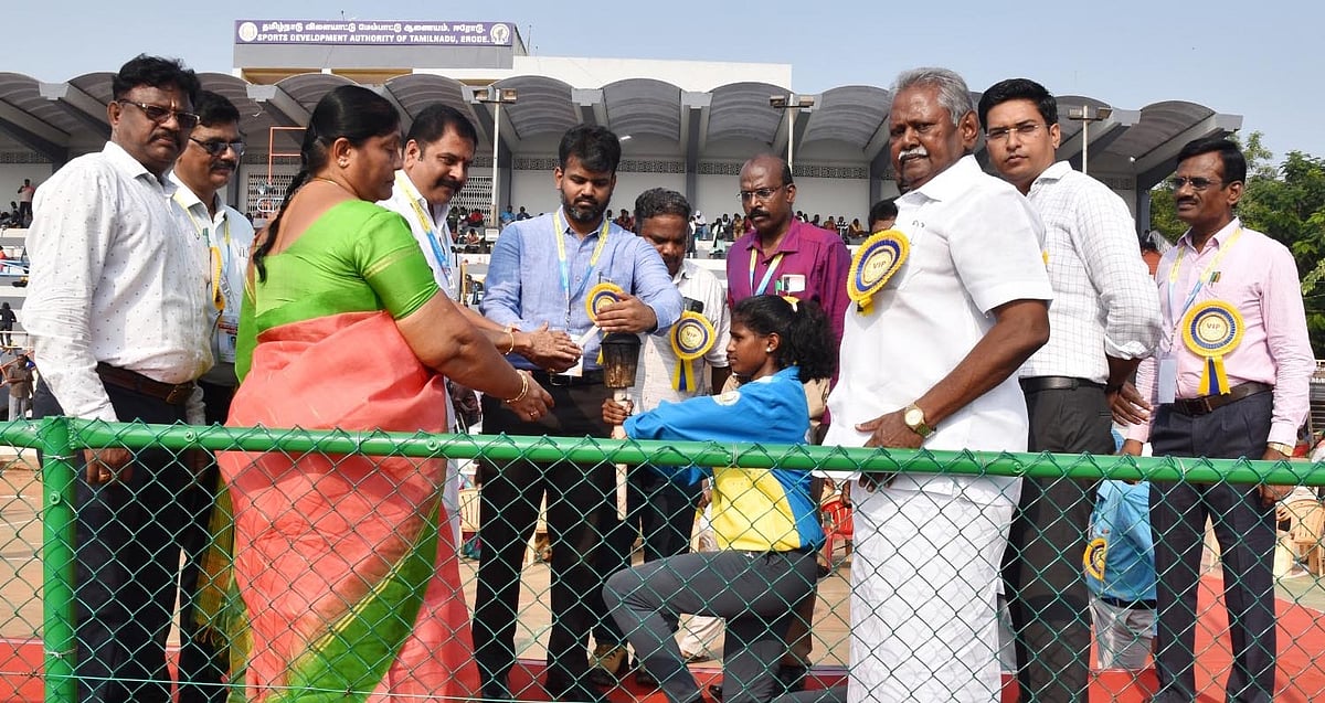 ஈரோட்டில்: குடியரசு தின மாநில தடகள போட்டிகள் தொடக்கம்; உற்சாகமாகப் பங்கேற்ற மாணவர்கள் | Photo Album