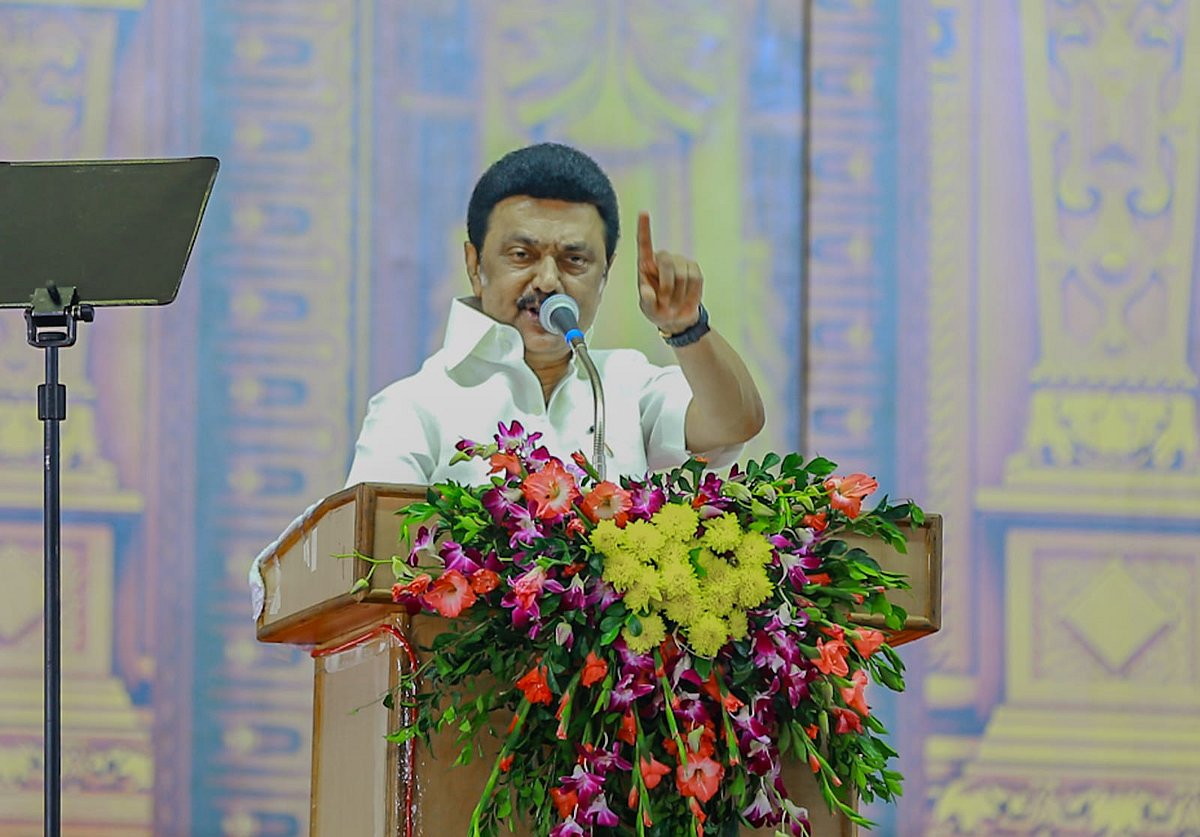 விருதுநகர்: மின்சாரம் தாக்கி மூவர் காயம்; முதல்வர் கலந்துகொண்டு சென்ற நிகழ்ச்சியில் என்ன நடந்தது?