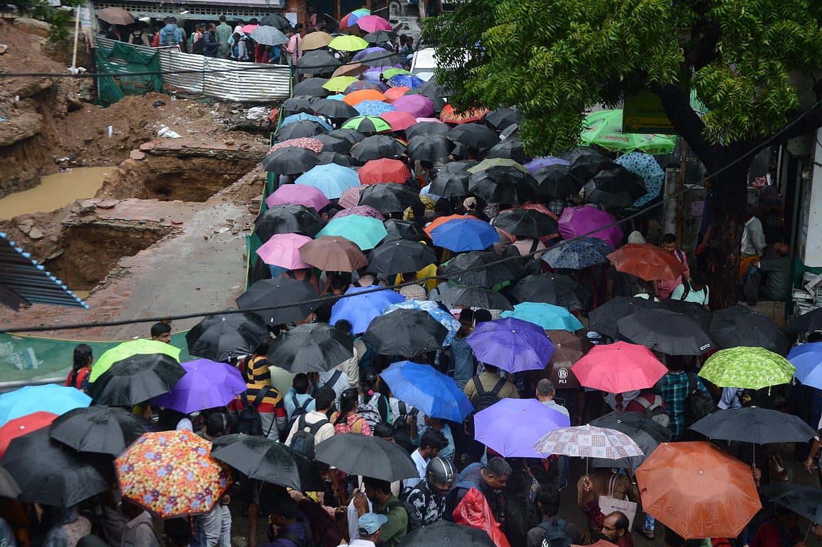Rain Alert: நாளை 12 மாவட்டங்களுக்குக் கனமழை எச்சரிக்கை; வானிலை ஆய்வு மையம் சொல்வதென்ன?