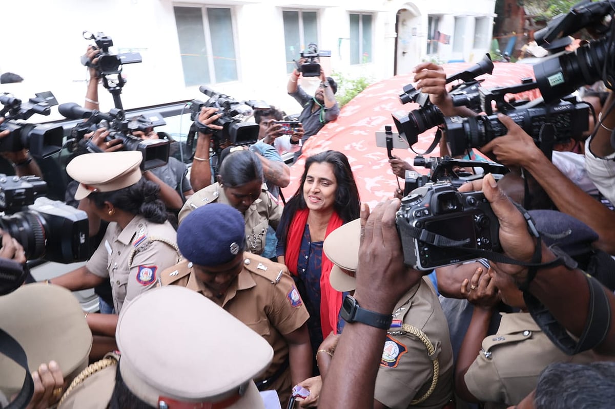 Seeman: ``இது ஒரு பெரிய குற்றமா? - நடிகை கஸ்தூரி கைதுக்கு சீமான் கண்டனம்!