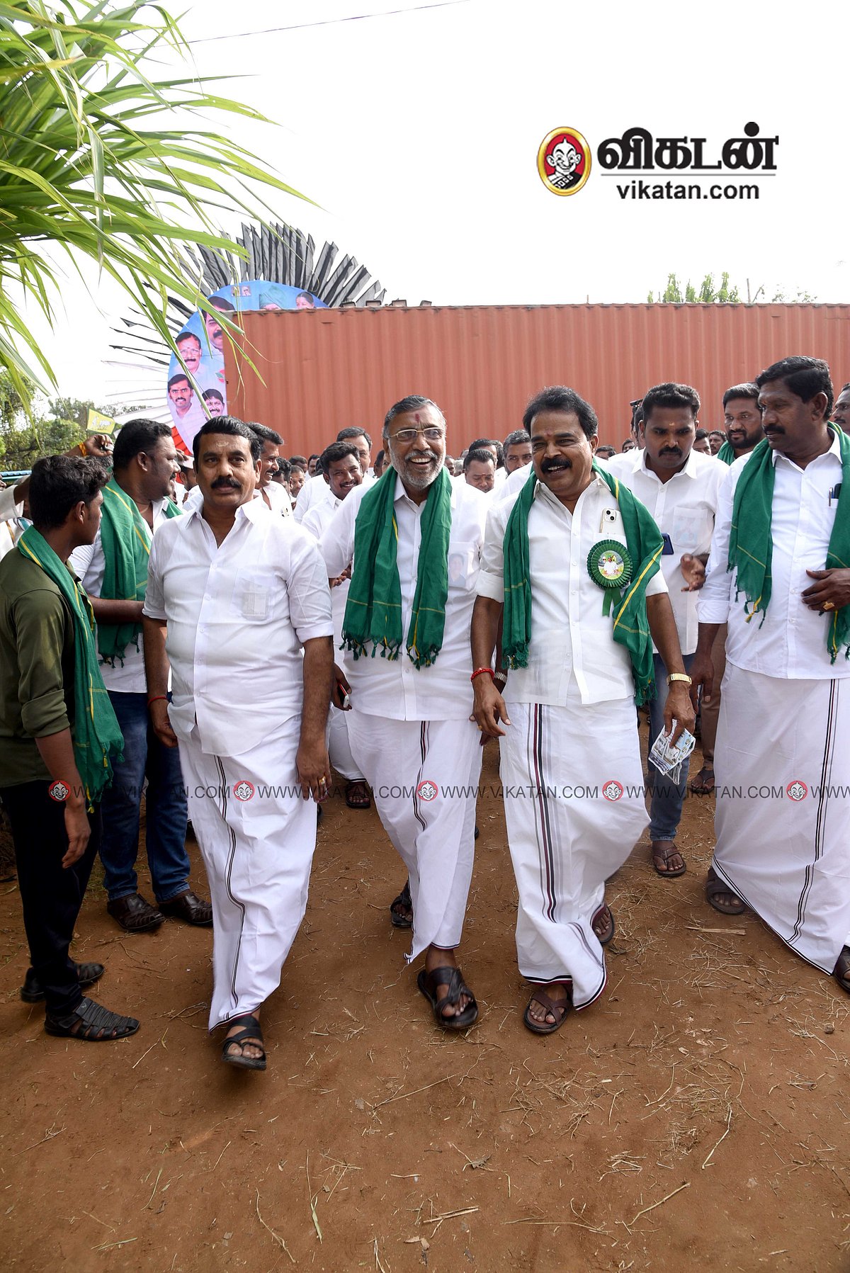 எடப்பாடி பழனிசாமிக்கு விவசாயிகள் நடத்திய பாராட்டு விழா... வரவேற்பு முதல் பரிசுகள் வரை -Photo Album