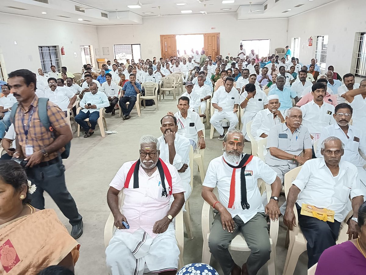 கூட்டணிக்கு சும்மா வர்றதில்ல; 20 சீட், ரூ.100 கோடி கேட்கிறாங்க - போட்டுடைத்த திண்டுக்கல் சீனிவாசன்