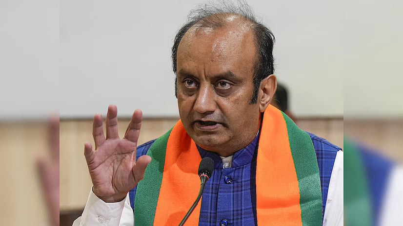 மகாராஷ்டிரா: தேர்தல் நேரத்தில் கிரிப்டோகரன்சி ஊழலா? - பாஜக மீது தேர்தல் ஆணையத்தில் சுப்ரியா புகார்