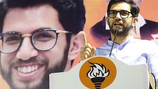 `கட்சி தாவமாட்டோம்.. சொன்னபடி கேட்போம்! - புதிய எம்.எல்.ஏ-க்களிடம் உத்தரவாதம் எழுதி வாங்கிய தாக்கரே