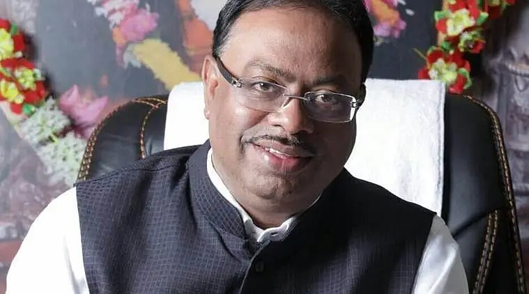 `பட்னாவிஸை விமர்சித்தால் தாக்கரே 18 எம்.எல்.ஏ-க்களை இழப்பார்! - எச்சரிக்கும் பாஜக
