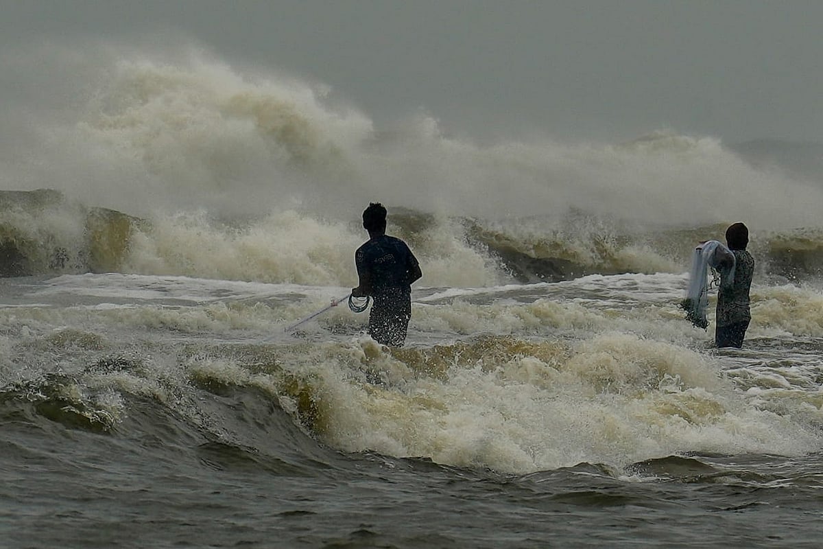 Live: Rain Alert: அதிகபட்சமாக 90 கிமீ வேகத்தில் சூறைக்காற்று வீசலாம் - வானிலை ஆய்வு மையத்தின் எச்சரிக்கைகள் என்னென்ன?