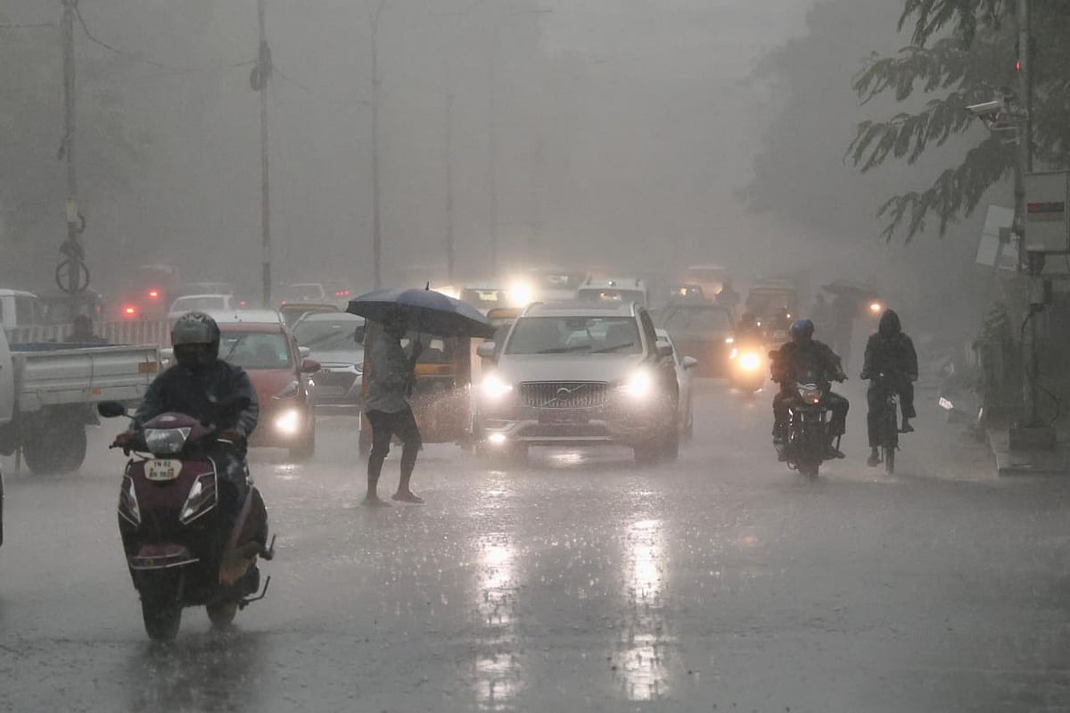 Rain Alert : ஃபெஞ்சல் புயல் எதிரொலி; சென்னையில் விமான நிலையம், திரையரங்குகள் மூடல்!
