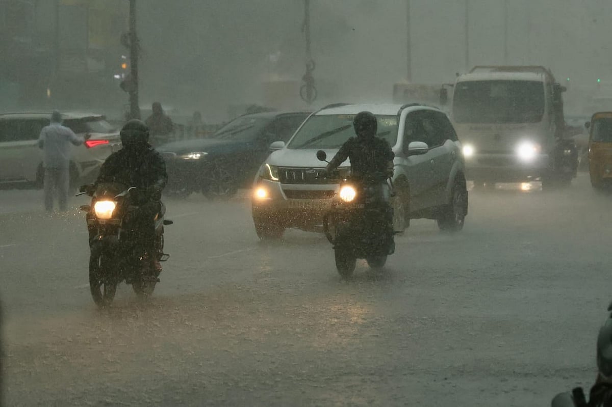 Rain Alert: ஃபெஞ்சல் புயல் எங்கு, எப்போது கரையைக் கடக்கும்?- மாவட்டங்களுக்கான மழை நிலவரம் என்ன?