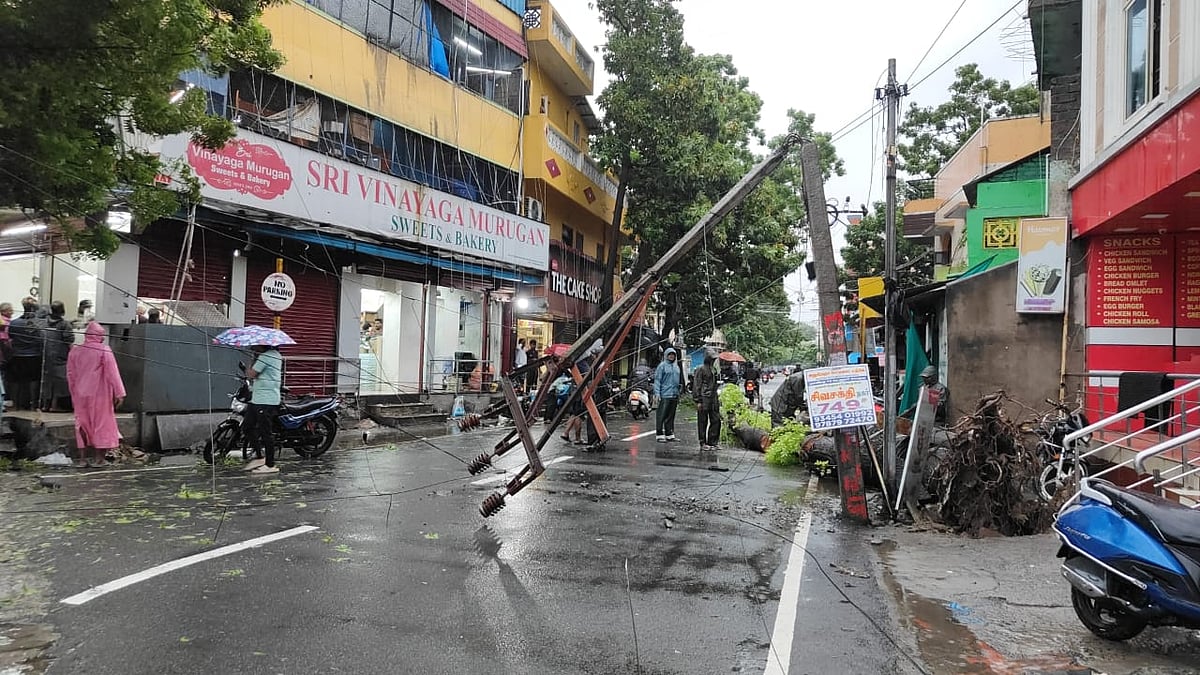 30 மணி நேரம்… 49 செ.மீ மழை… புதுச்சேரியை சிதைத்துப் போட்ட `ஃபெஞ்சல்’ புயல் – ஸ்பாட் ரிப்போர்ட்