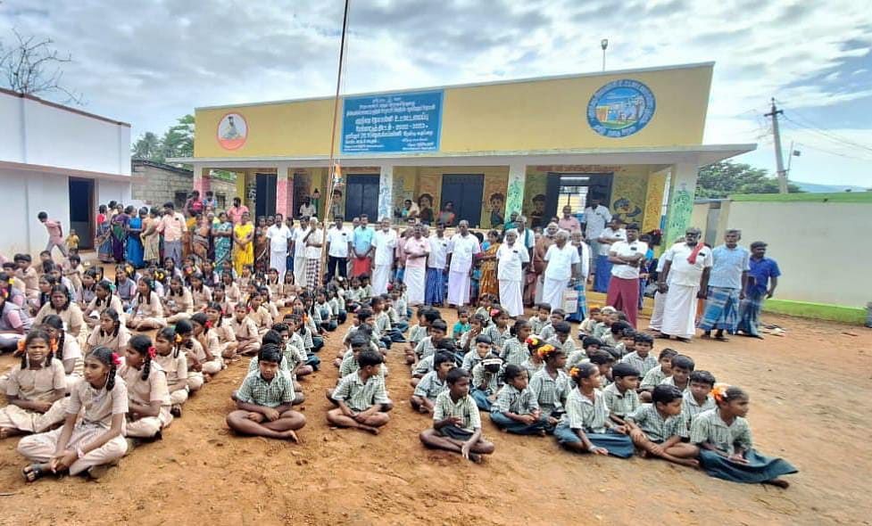 திண்டுக்கல்:-அரசு-தொடக்கப்பள்ளியில்-மாணவர்கள்,-பெற்றோர்-போராட்டம்;-`ஆசிரியர்-இல்ல