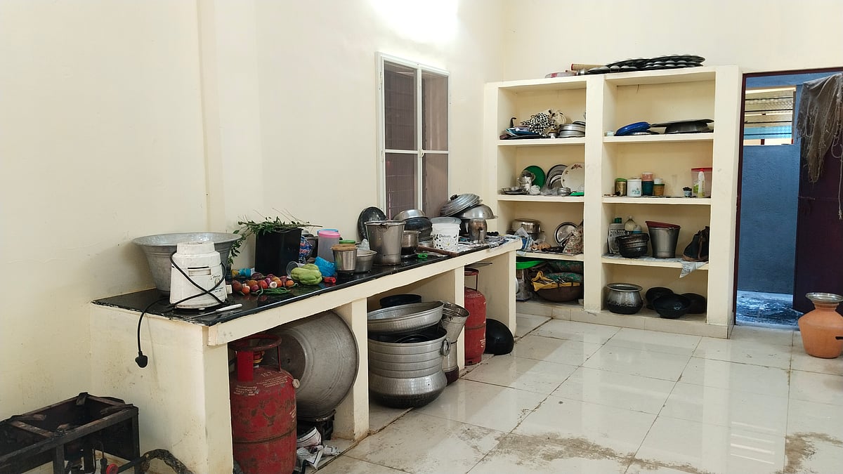 வேலூர்: சுட்டிக்காட்டிய விகடன்; பயன்பாட்டிற்கு வந்த கல்லூரி மாணவிகள் விடுதிக் கட்டடம்!