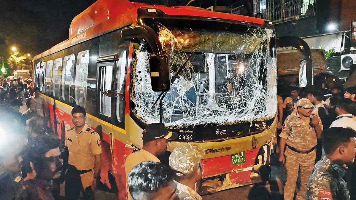தவறுதலாக ஆக்சிலேட்டரை மிதித்த டிரைவர்; மும்பை பஸ் விபத்தில் இறந்தவர்கள் எண்ணிக்கை 7-ஆக அதிகரிப்பு!