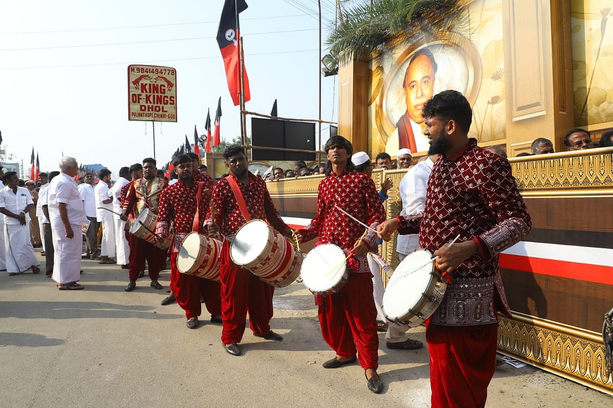 களைகட்டிய கரகாட்டம், மேள தாளம்; தடபுடல் அசைவ உணவு - அதிமுக செயற்குழு - பொதுக்குழு கூட்ட ஹைலைட்ஸ்!