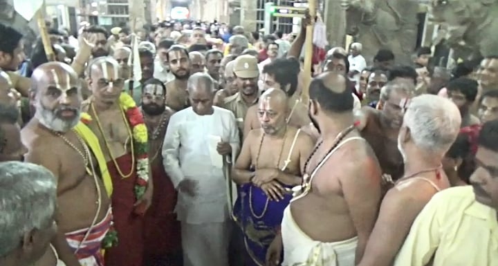 Ilaiyaraja: `இவர்கள் தவிர இதர நபர்கள் அனுமதிக்கப்படுவதில்லை - இளையராஜா விவகாரத்தில் அறநிலையத்துறை