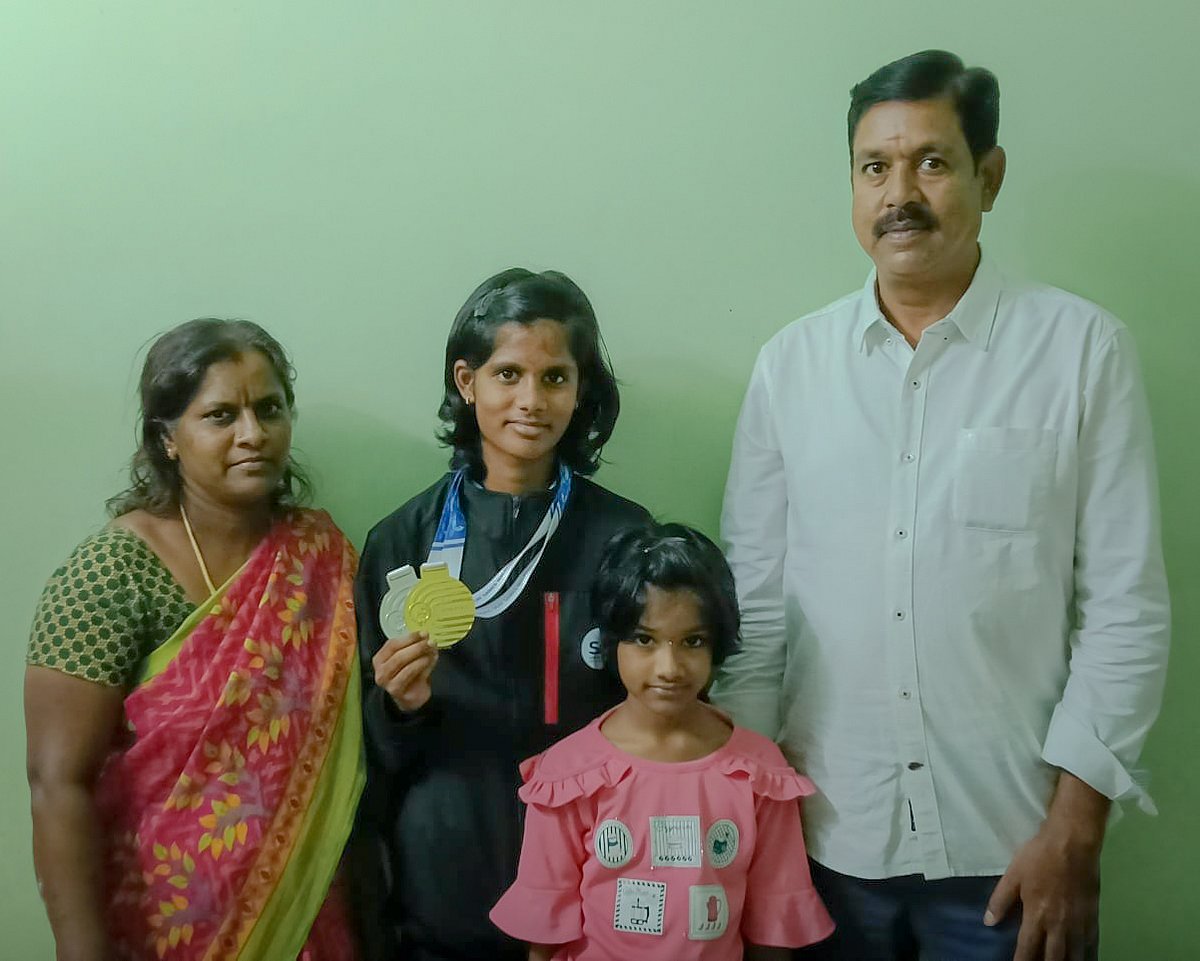 ``தடைகளை உடைத்து சாதிக்க முடியும்.. - சர்வதேச தடகளப் போட்டியில் தங்கம் வென்ற மாற்றுத்திறன் மாணவி
