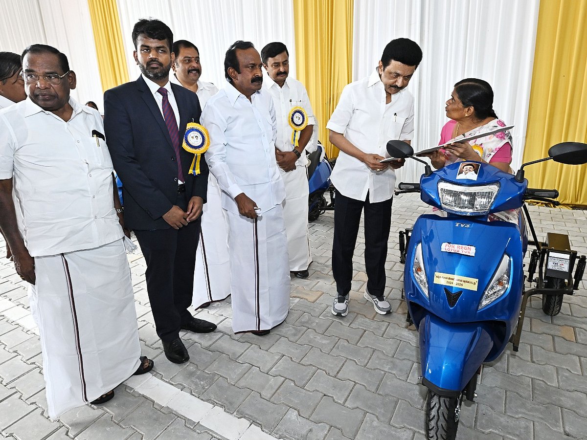 அடிக்கல் நாட்டு விழா, திறப்பு விழா, நலத்திட்ட வழங்குதல் - ஸ்டாலினின் ஈரோடு விசிட் | Photo Album