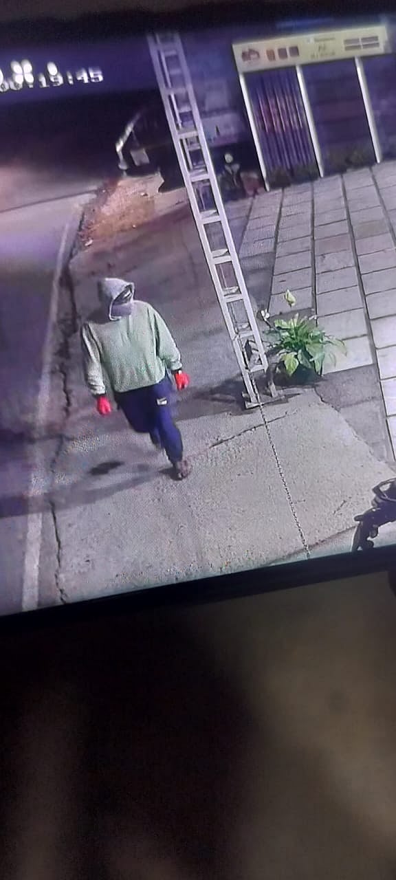 கூடலூர்: CCTV-ஐ பொருட்படுத்தவே இல்லை; நள்ளிரவு டு அதிகாலை கொள்ளை முயற்சி - களமிறங்கிய காவல்துறை
