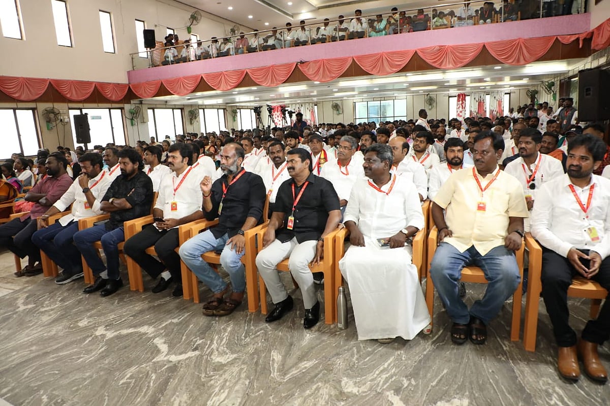 NTK: கட்சிக்குள் இருக்கும் பிசுறுகளை ஊதிப் பறக்கவிட வேண்டும் - சீமான் பேச்சால் மீண்டும் சர்ச்சை