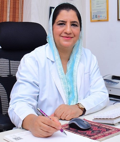 Doctor Vikatan: பாடாகப் படுத்தும் பாதவெடிப்பும், எரிச்சலும்... நிரந்தர தீர்வே கிடையாதா?