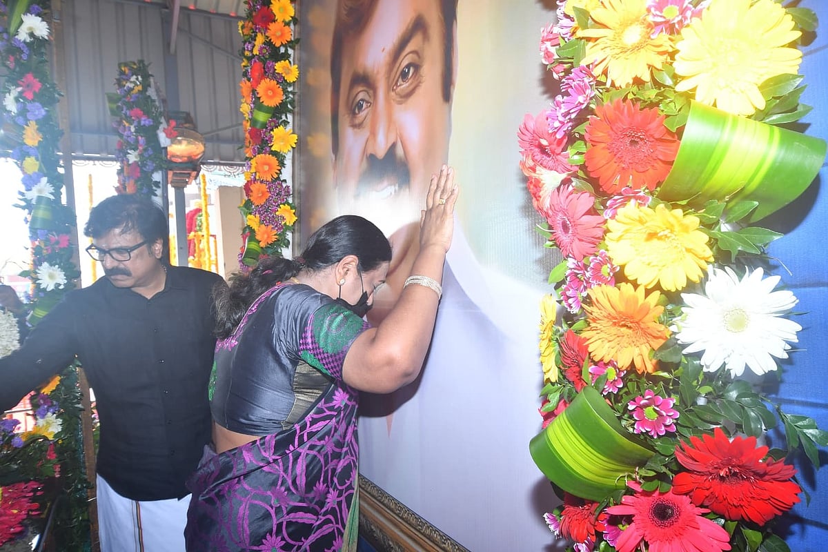 Vijayakanth: விஜயகாந்த் நினைவு தினம்; கண்ணீர் மல்க அஞ்சலி செலுத்திய பிரேமலதா; தலைவர்கள் அஞ்சலி!