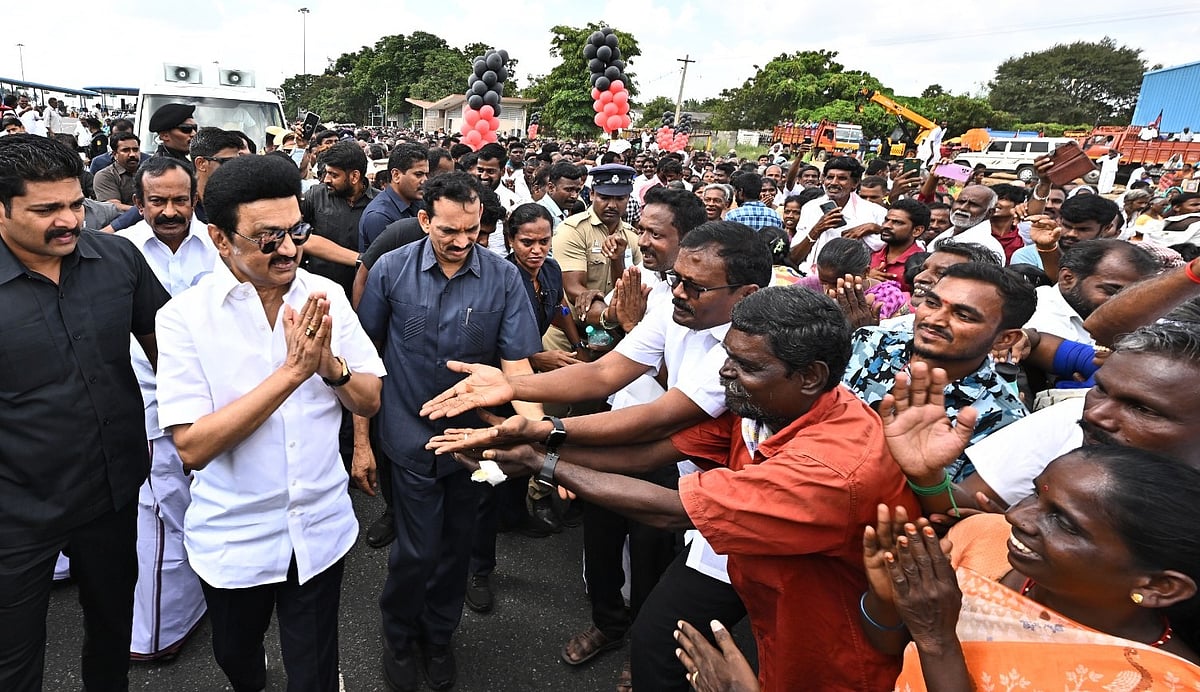 2024 Erode Rewind: கோட்டை பெருமாள் கோயிலில் கும்பாபிஷேகம் டு குதிரைச் சந்தை!  | Photo Album