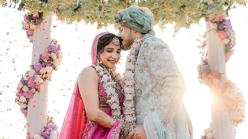 Sakshi Agarwal Wedding: பால்யகால நண்பரை கரம் பிடித்த நடிகை சாக்‌ஷி அகர்வால்!