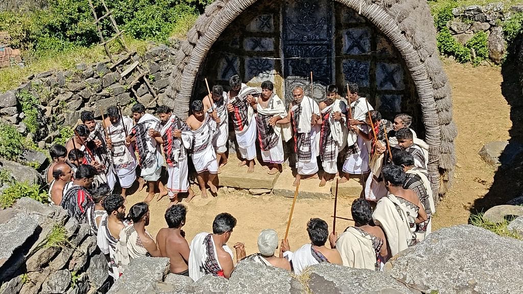 Toda-Tribe:-``காடு‌-மலைகள்-செழிக்க-வேண்டும்--ஊட்டியில்-பாரம்பர்ய-புத்தாண்டு-கொண்டாடிய-தோடர்&#