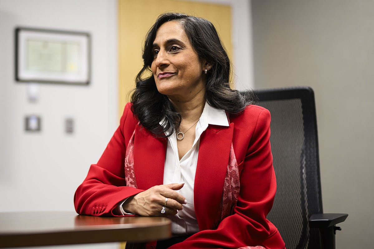 Canada: ``கனடாவின் அடுத்தப் பிரதமர்? - ரேஸில் முன்னணியில் இருக்கும் அனிதா ஆனந்த! - யார் இவர்?