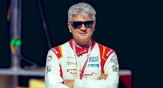 Ajith Kumar: 13 வயது சிறுவனிடம் ஆட்டோகிராப் வாங்கிய அஜித் குமார்; வைரல் வீடியோவின் பின்னணி என்ன?