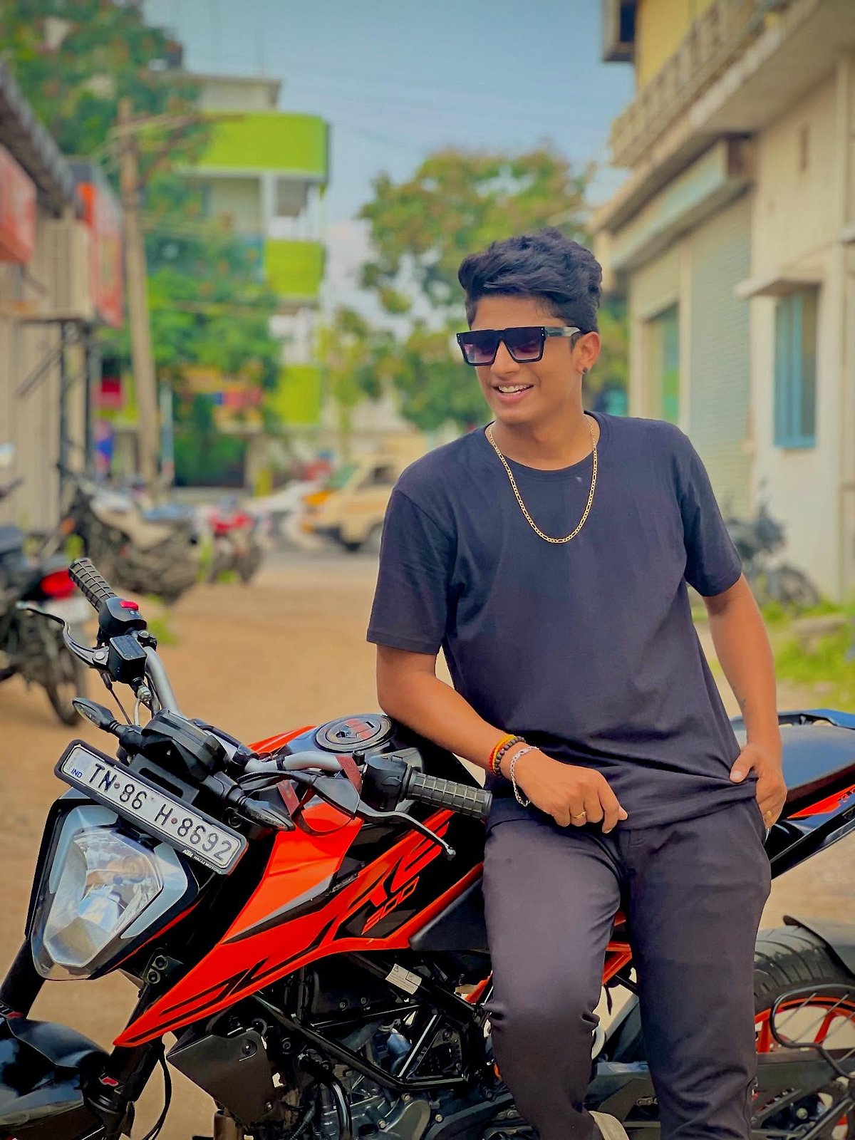 இன்ஸ்டா பிரபலம் `ராகுல் டிக்கி பைக் விபத்தில் சிக்கி மரணம்!