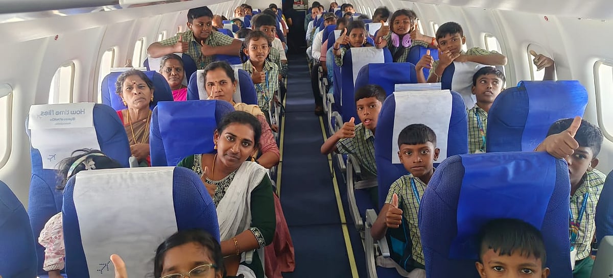 ``நாங்களும் விமானத்தில் பறக்க வேண்டும் -அரசுப்பள்ளி மாணவர்கள் ஆசையை  நிறைவேற்றிய ஆசிரியர்கள்..!