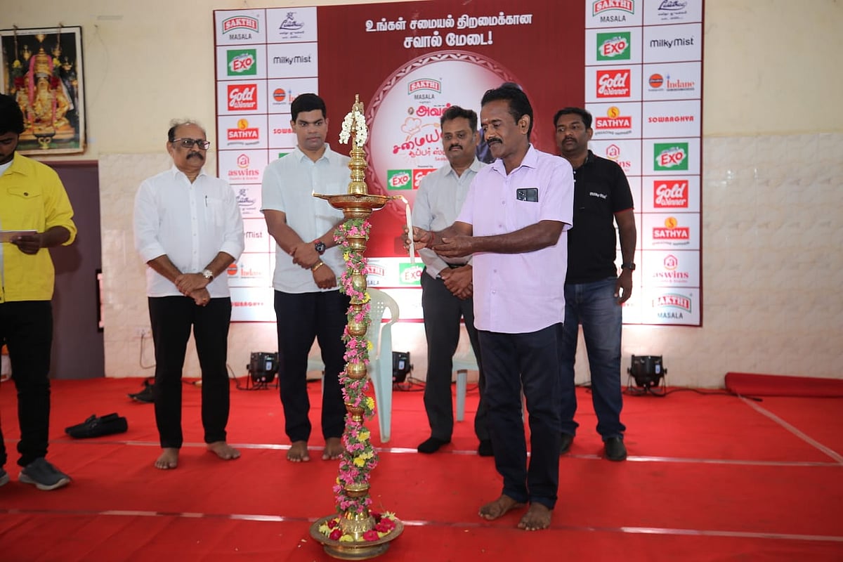 இறால் ரோஸ்ட், நெய்ச்சோறு, சிக்கன் கேக்... காரைக்குடியை கமகமக்க வைத்த அவள் சமையல் சூப்பர் ஸ்டார்..!