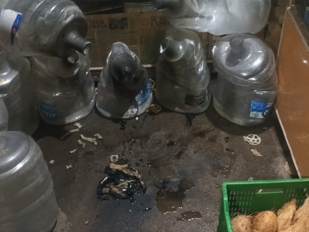 கரூர்: சிகரெட் கேட்டா, பீடி தருவியா? - மளிகை கடைக்குள் மண்ணெண்ணெய் குண்டு வீசிய இளைஞர்