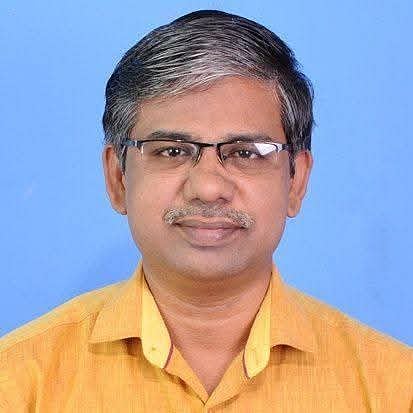 கரூர்: QR Code வழியாக மாணவர்களுக்குத் திருக்குறள்; அரசுப் பள்ளி ஆசிரியரின் அசத்தல் முயற்சி!