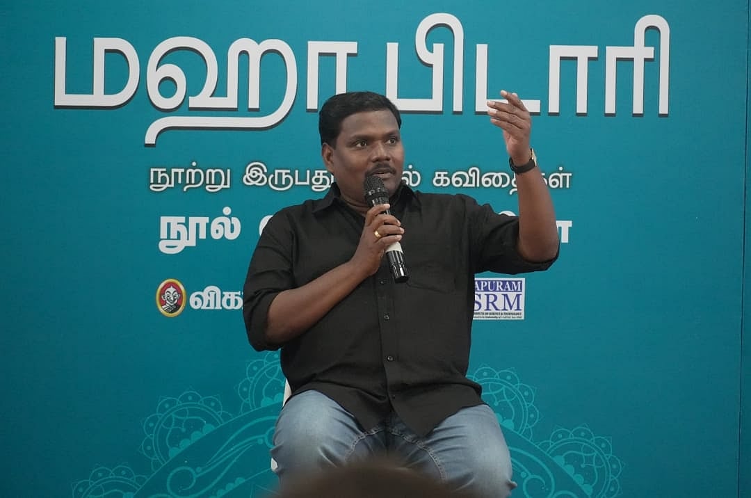 ``இது என் மனைவி முதல் முறையாக வாங்கிக் கொடுத்தது! - மாணவனின் கேள்விக்கு யுகபாரதியின் பதில்!