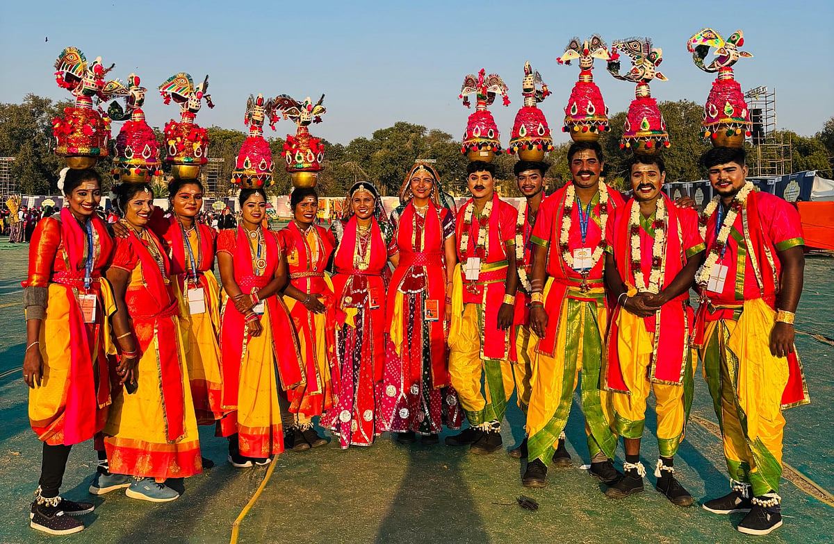 டெல்லி குடியரசு தின விழாவில் கரகாட்டம்; 100 கலைஞர்கள், 25 நாள் பயிற்சி... நெகிழும் தமிழக கலைஞர்கள்!