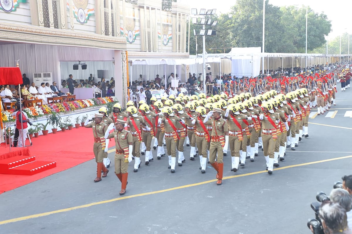 Republic Day: ``வள்ளுவர் முதல் கரகாட்டம் வரை.. 76-வது குடியரசு தினக் கொண்டாட்டம்! | Photo Album
