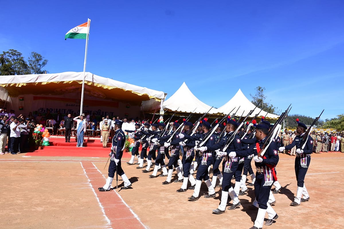 Ooty: சிங்கத்தின் கம்பீரம்.. படையை வழி நடத்திய பெண் அதிகாரி... திரும்பி பார்க்க வைத்த ஆளுமை!