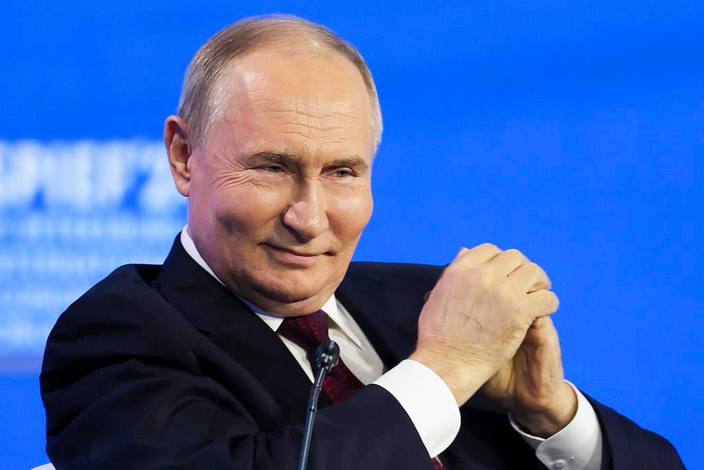 Ukraine War: `ஜெலன்ஸ்கியுடன் மோதல்போக்கு; ராணுவ உதவி நிறுத்தம்... - ட்ரம்பின் அரசியல் கணக்கு என்ன?