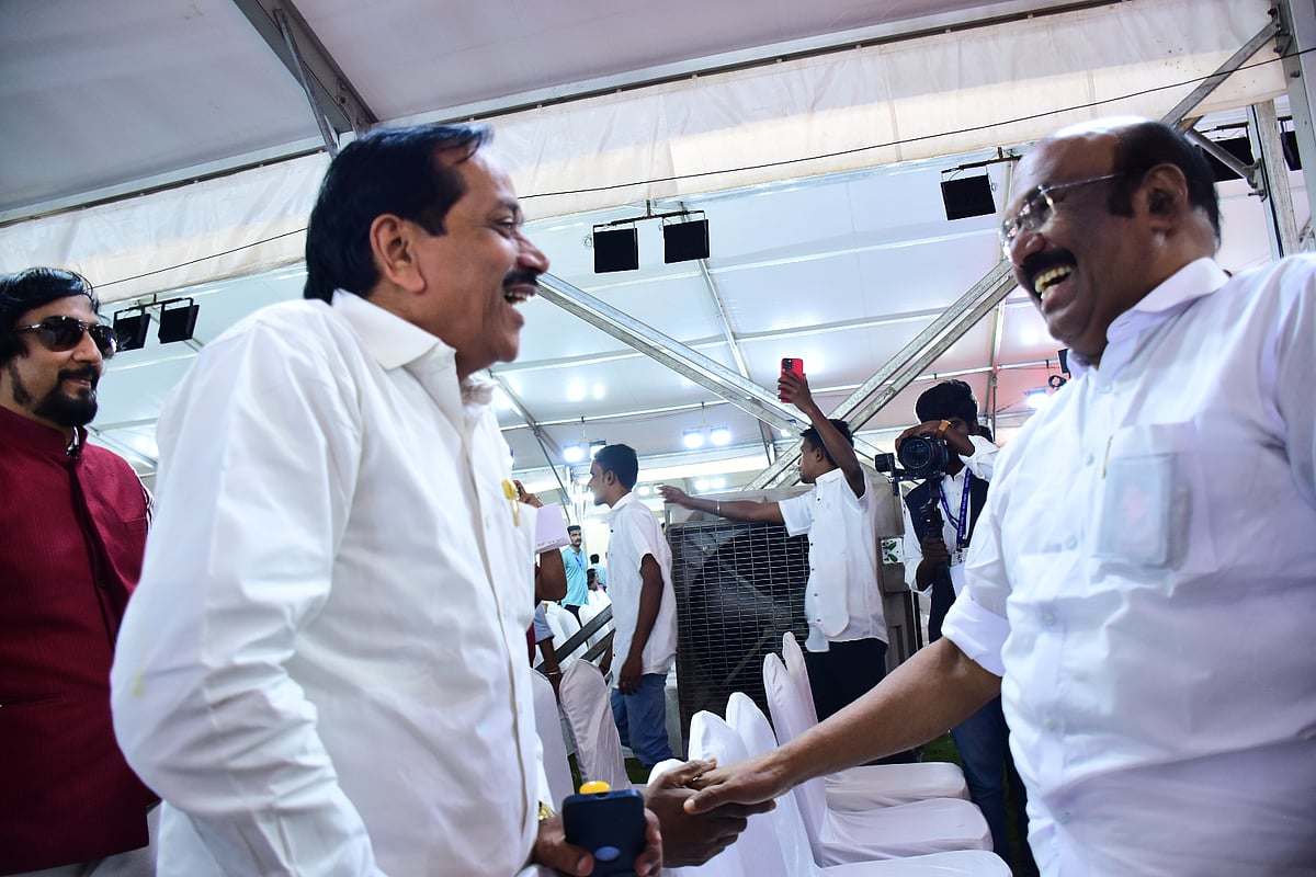 `சந்தித்துக் கொண்ட அதிமுக, பாஜக நிர்வாகிகள்’ - ஆளுநர் மாளிகை தேநீர் விருந்து ஹைலைட்ஸ்!
