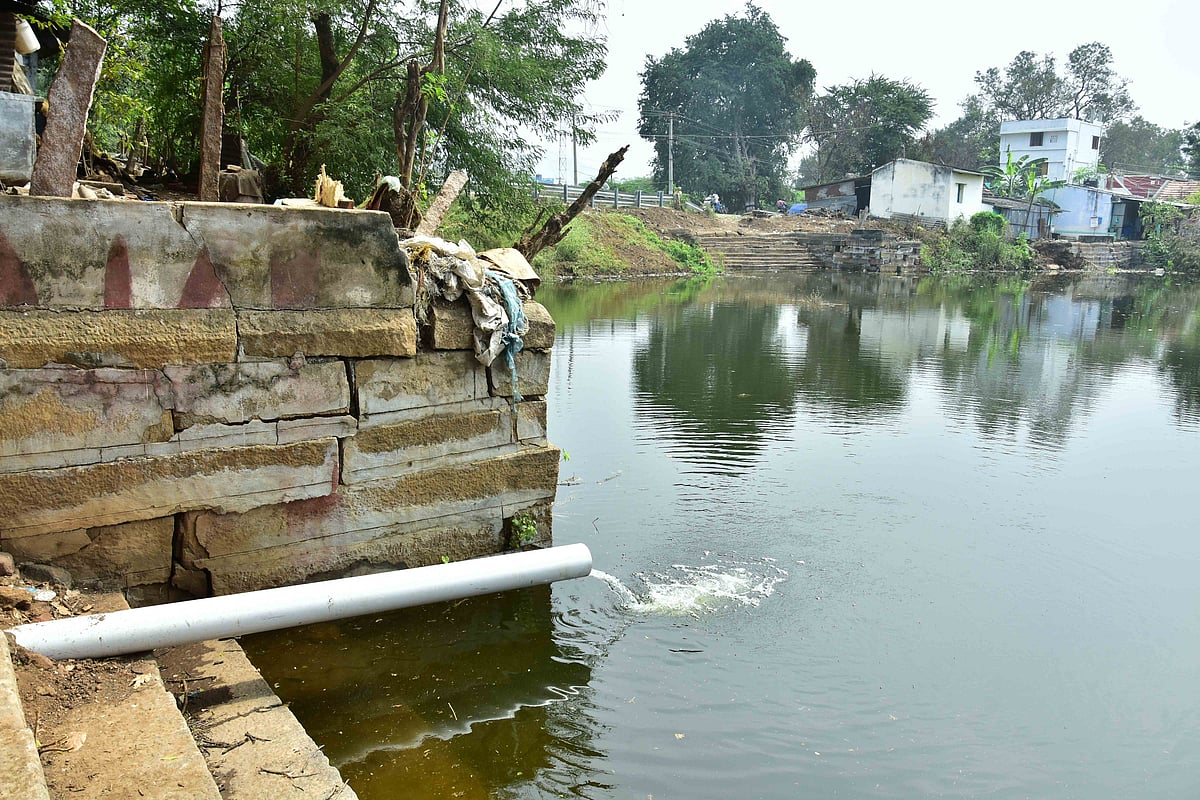 800 ஆண்டுகள் பழமையான கோயிலில் தூய்மைப்பணி; 62 ஆண்டுகளுக்கு பின் நிரம்பிய தெப்பக்குளம் | Photo Album