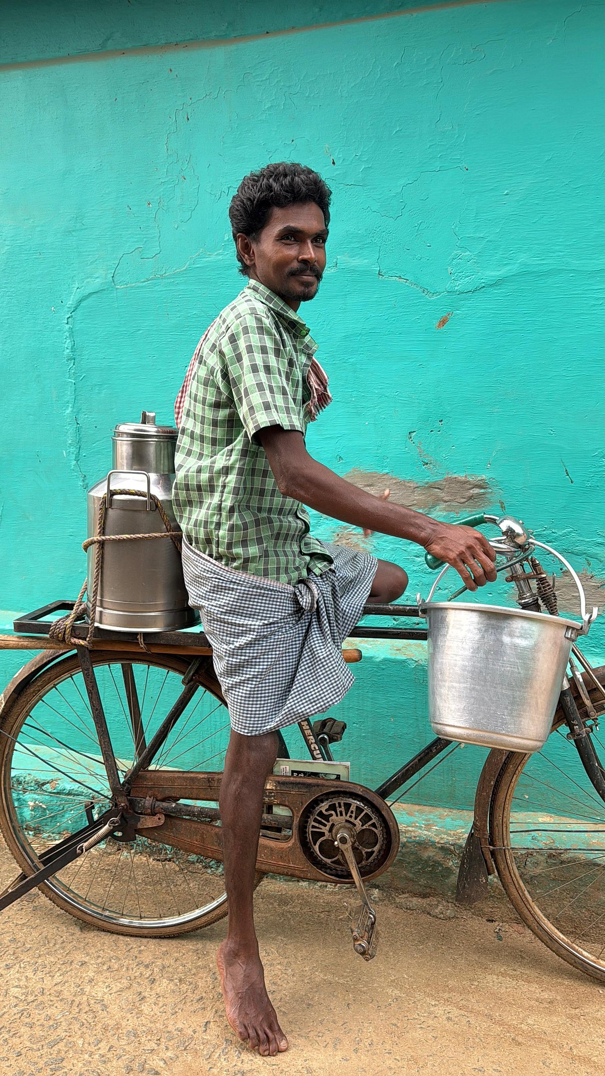 ``வலி இருக்கத்தான் செய்யும் அதுக்காக வயித்த பட்டினி போட முடியாதுலா!- மாற்றுத்திறனாளி ஆறுமுக கண்ணன்