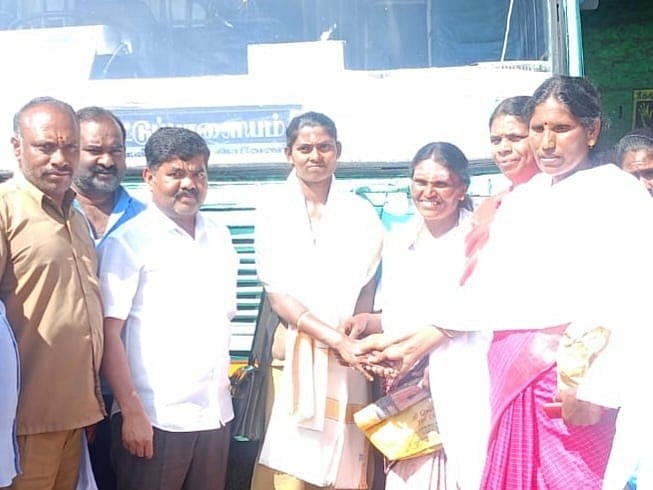 `எம் புள்ளைகளுக்காக எடுத்த முடிவு - நீலகிரியின் முதல் பெண் நடத்துநர் சுகன்யா