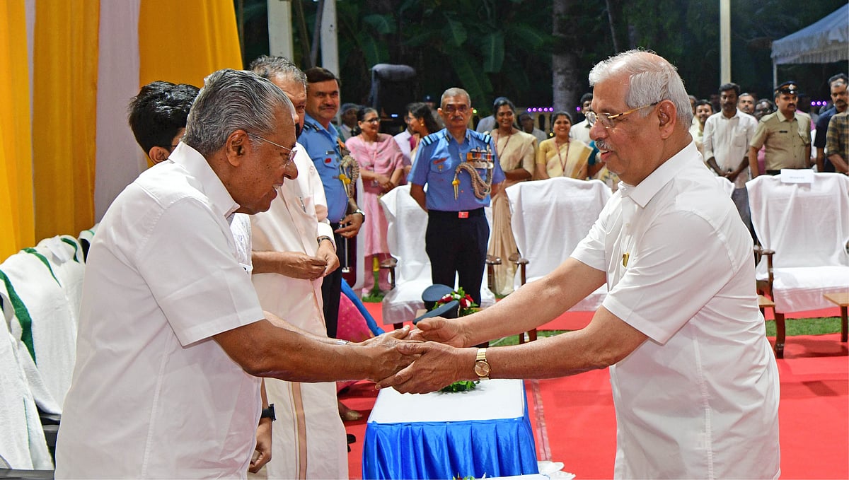 Kerala CM: கவர்னருடன் டெல்லி சென்று கேரளாவுக்கு நிதி கேட்ட பினராயி விஜயன்... வியக்க வைத்த நிகழ்வு!