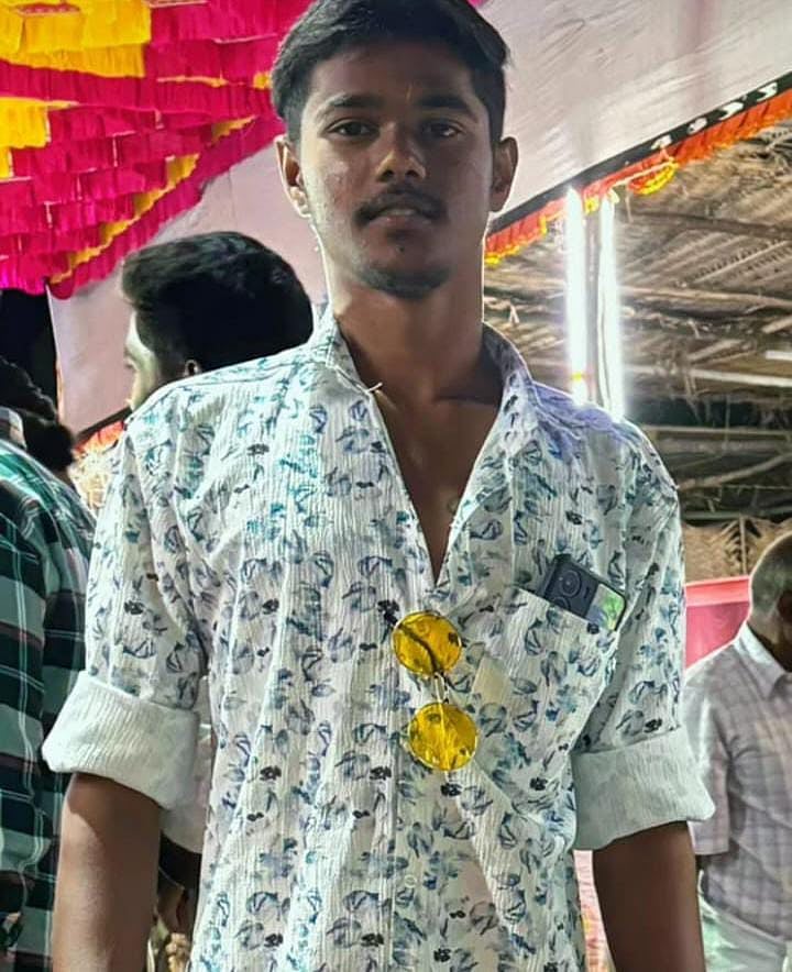 மனைவியுடன் பழகுவதைக் கண்டித்த கணவன் கொலை; 
-ரோட்டில் அரிவாளுடன் குரூப் டான்ஸ் ஆடிய கொலையாளிகள்...